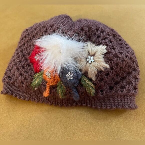 Flower Crochet Beanie Flowers Rhinestones Brown - Picture 2 of 4
